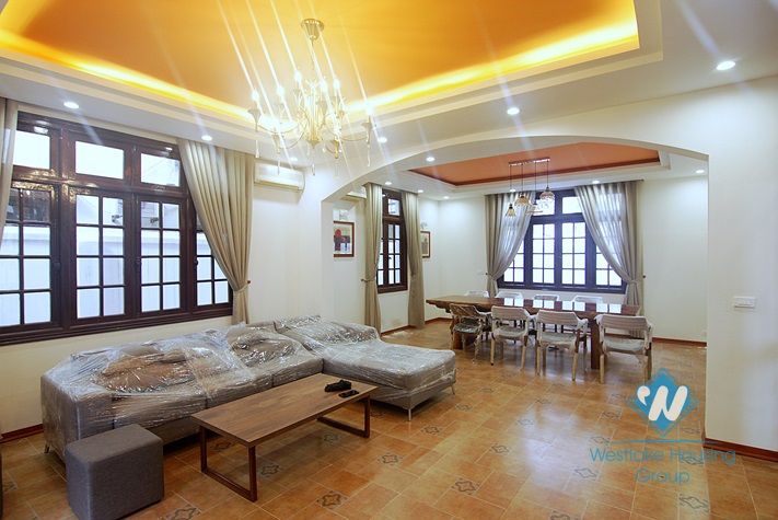 White house with courtyard for rent in Tay Ho district  